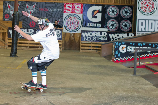 Mike Rogers does frontside 360's the old school